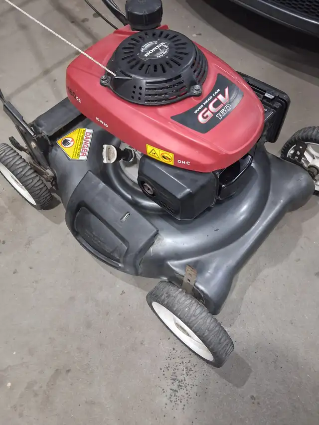 Honda powered 21 inch mower - Photo 2