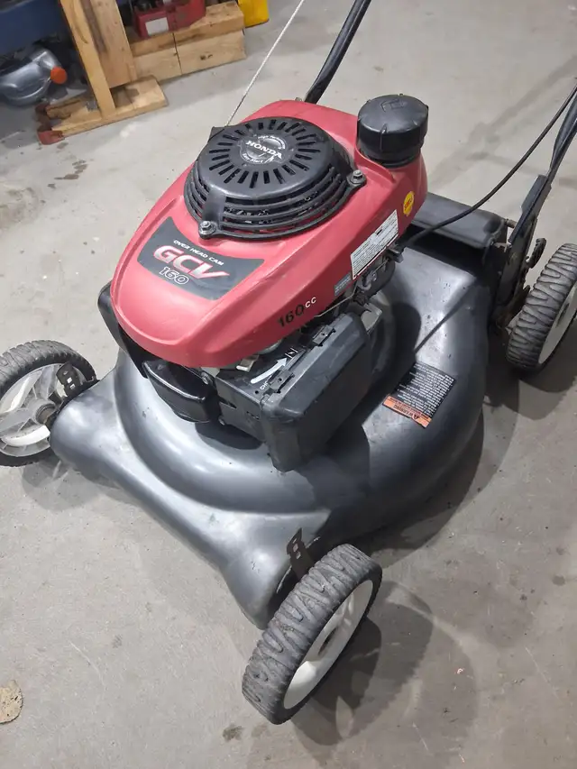 Honda powered 21 inch mower - Photo 3
