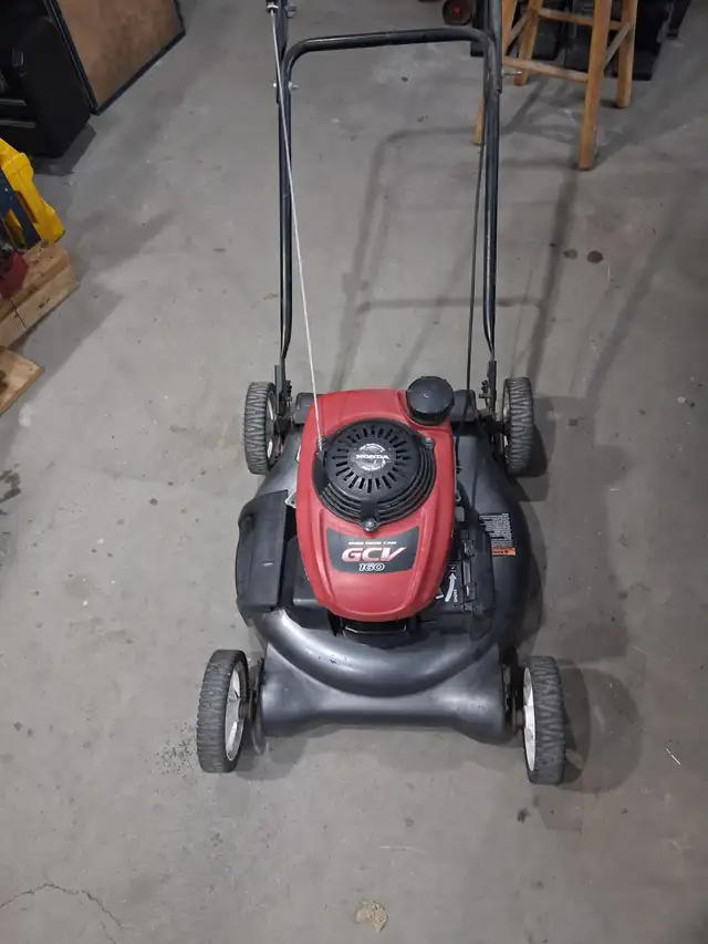 Honda powered 21 inch mower - Photo 4