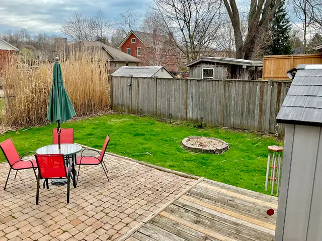 Cute little yellow house for long term tenant in Port Stanley! - Photo 2