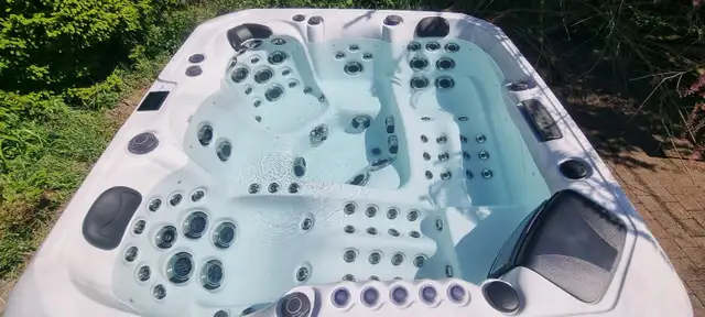 SATURN HOT TUB FOR SALE