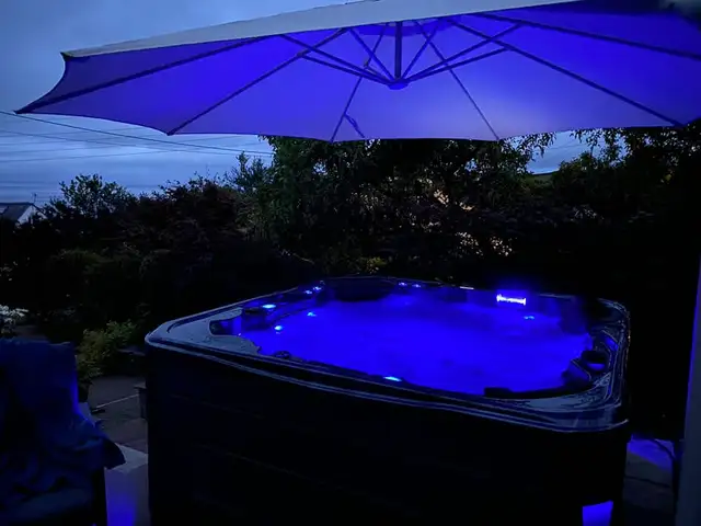 SATURN HOT TUB FOR SALE - Photo 3