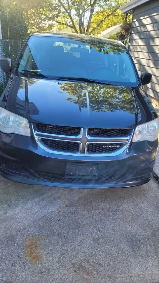 2011 6L V6 Grand Dodge Caravan for sale!