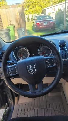 2011 6L V6 Grand Dodge Caravan for sale! - Photo 3