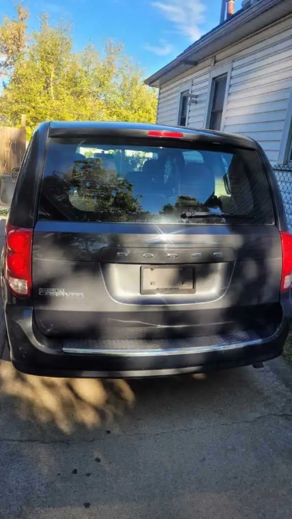 2011 6L V6 Grand Dodge Caravan for sale! - Photo 4