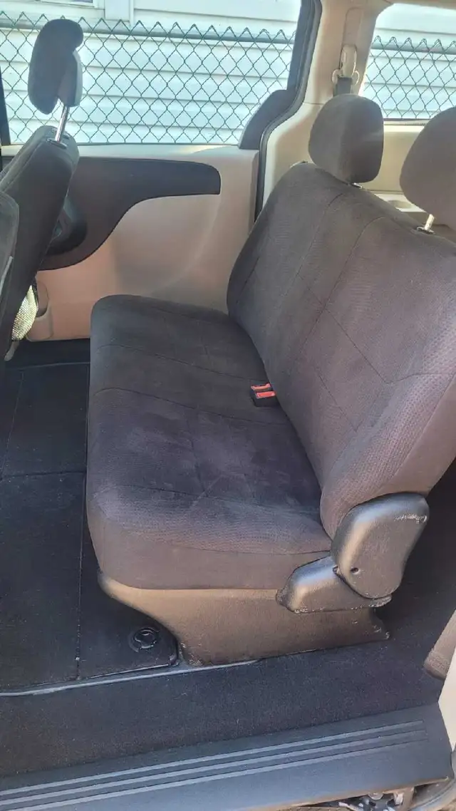2011 6L V6 Grand Dodge Caravan for sale! - Photo 9