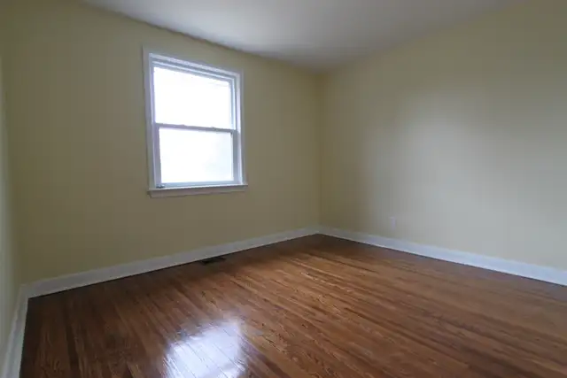 ATTN TRENT STUDENTS - 3 Bdrm Prime North End Location - Photo 7