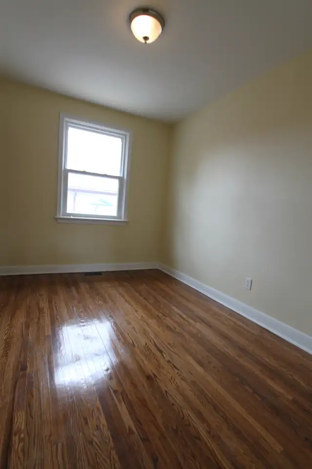 ATTN TRENT STUDENTS - 3 Bdrm Prime North End Location - Photo 8