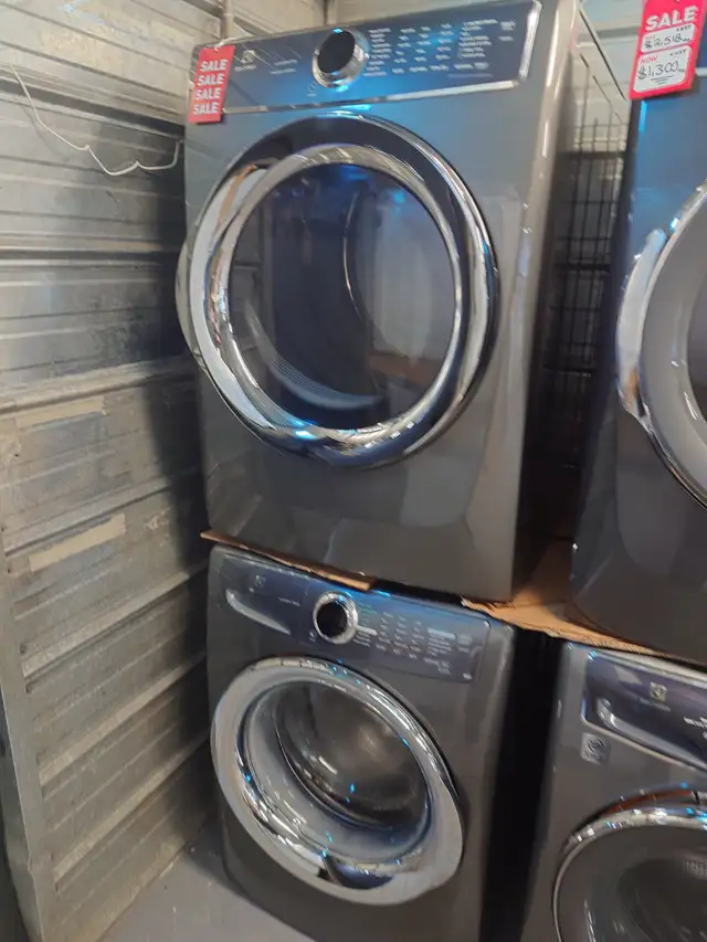 Electrolux '27' Titanium Front Load Washer / Dryer Set on Sale‼️ - Photo 2