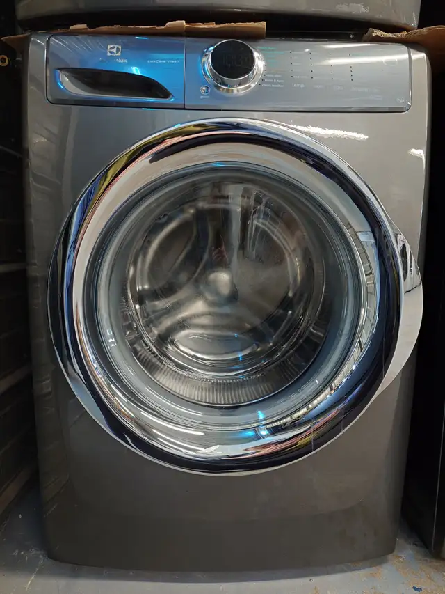 Electrolux '27' Titanium Front Load Washer / Dryer Set on Sale‼️ - Photo 6