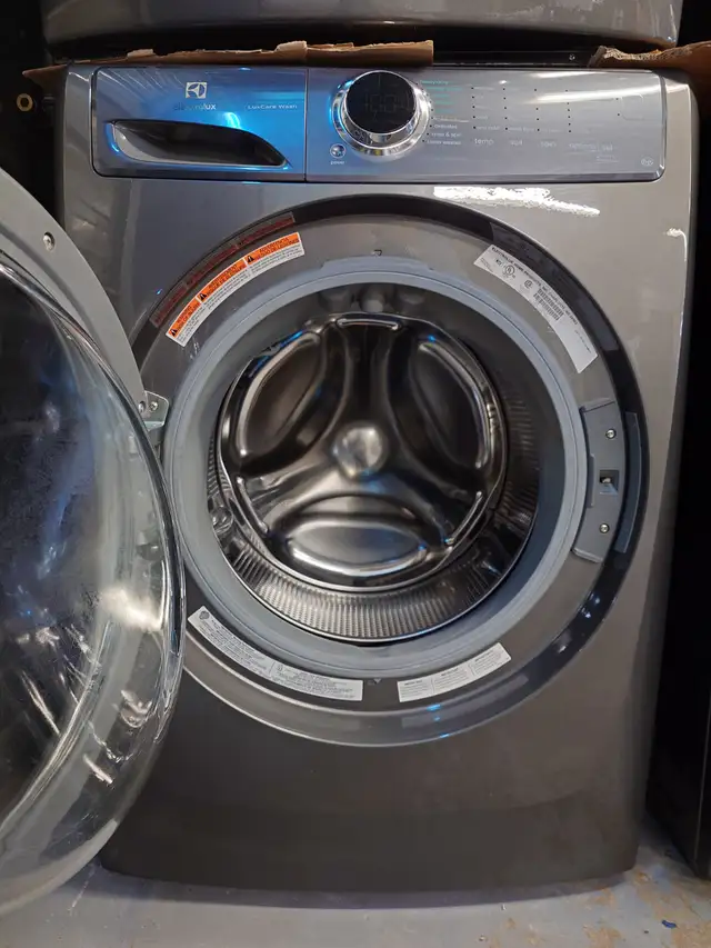Electrolux '27' Titanium Front Load Washer / Dryer Set on Sale‼️ - Photo 7