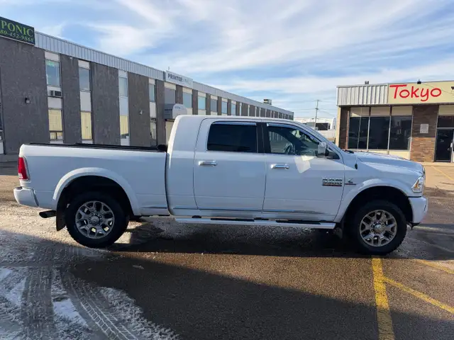 2018 Ram 3500 LIMITED MEGACAB 4X4 6'4 BOX /1 OWNER NO ACCIDENTS - Photo 8