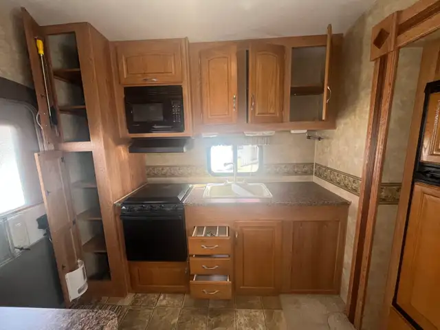 2009 Jayco Eagle  255RKS REAR KITCHEN, COUPLES UNIT - Photo 12