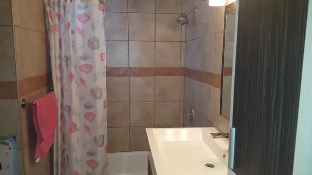 Superbe 5 et demi – 3 chambres à 5 min du Métro Iberville - Photo 2