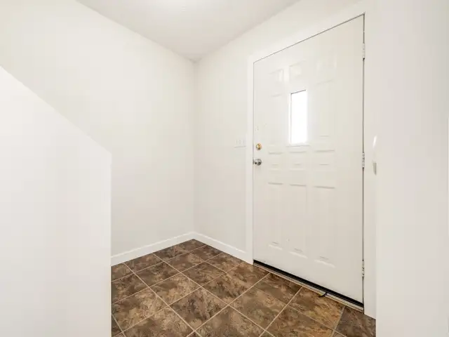 3 Bedroom Town house for rent on Westside - Photo 2