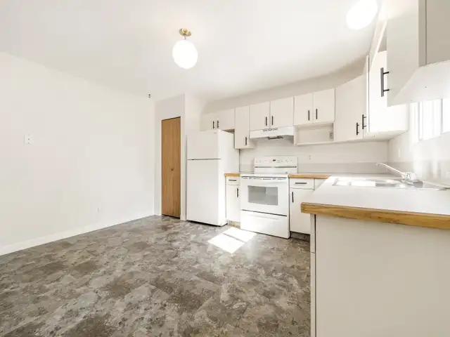 3 Bedroom Town house for rent on Westside - Photo 8