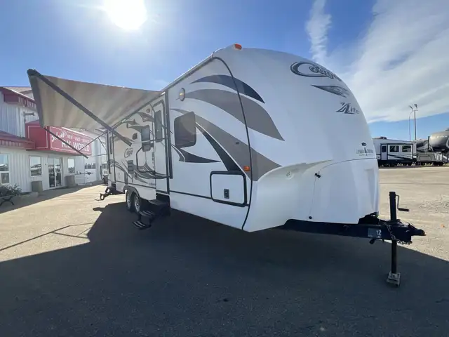 Family-Friendly Travel Trailer Featuring Double Bunks