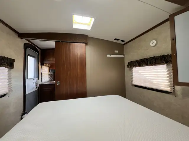 Family-Friendly Travel Trailer Featuring Double Bunks - Photo 4