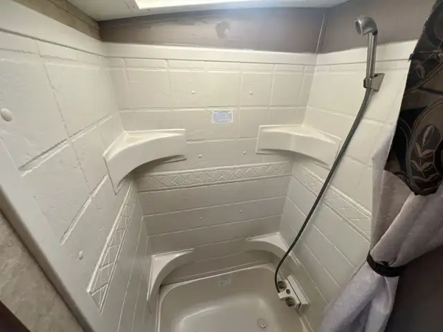 Family-Friendly Travel Trailer Featuring Double Bunks - Photo 7