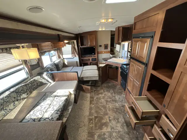 Family-Friendly Travel Trailer Featuring Double Bunks - Photo 9