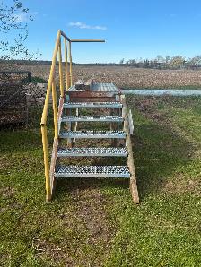 Steel Staircase - Photo 2