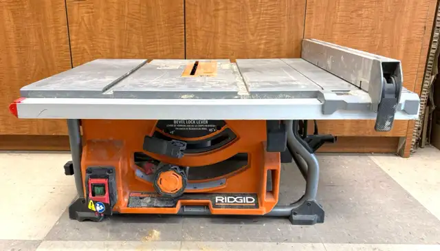 RIDGID 15 Amp 10'' Table Saw with Folding Stand $299
