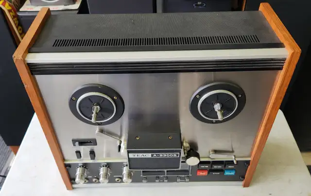TEAC A-2300S REEL TO REEL TAPE RECORDER  ( 4 TRACK ) - Photo 2