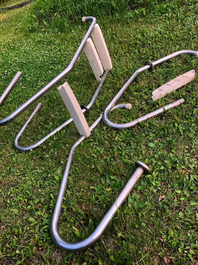 Pool ladder