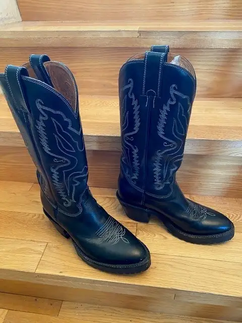 COWBOY BOOTS made by ALBERTA BOOT COMPANY LADIES SIZE 8 LIKE NEW