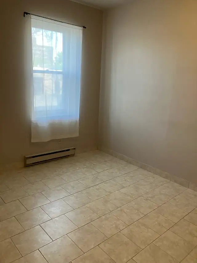 1 BDRM APT ALL UTILITIES INCLUDED - Photo 5