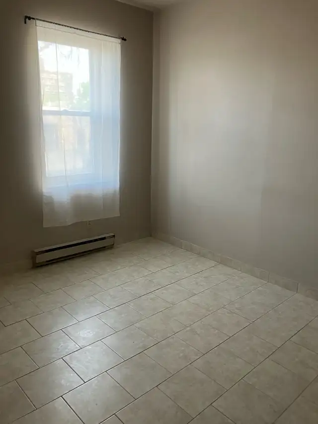 1 BDRM APT ALL UTILITIES INCLUDED - Photo 6