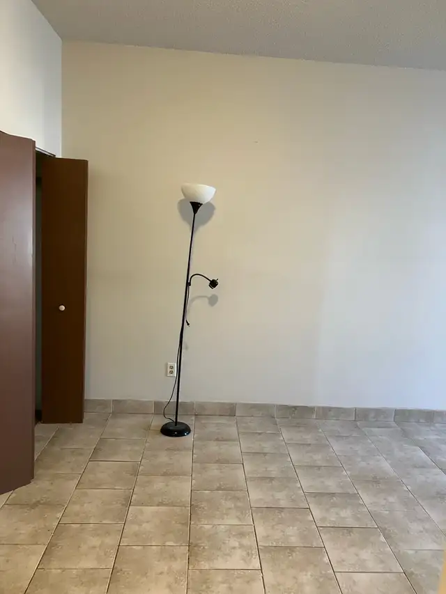 1 BDRM APT ALL UTILITIES INCLUDED - Photo 7