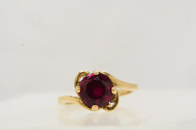 10K RED STONE BYPASS RING