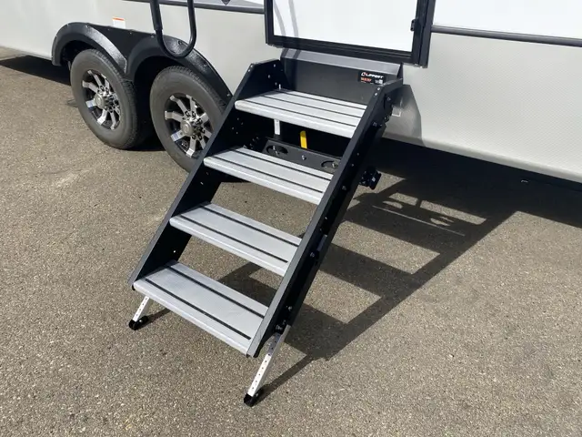 Brand New 2023 Keystone Avalanche 352BH – Priced Below Cost - Photo 2