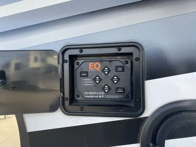 Brand New 2023 Keystone Avalanche 352BH – Priced Below Cost - Photo 3