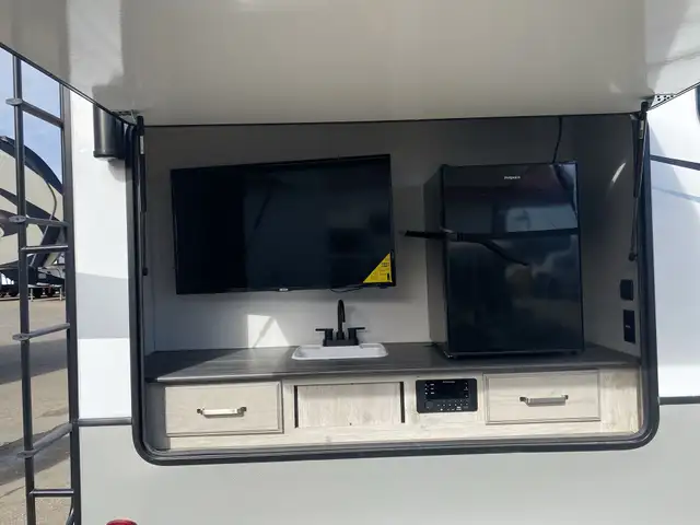 Brand New 2023 Keystone Avalanche 352BH – Priced Below Cost - Photo 6