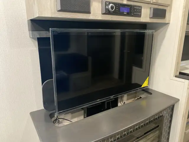 Brand New 2023 Keystone Avalanche 352BH – Priced Below Cost - Photo 10