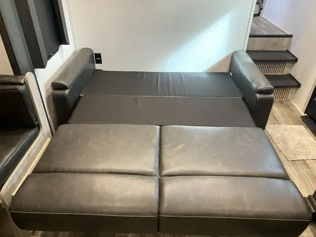 Brand New 2023 Keystone Avalanche 352BH – Priced Below Cost - Photo 13