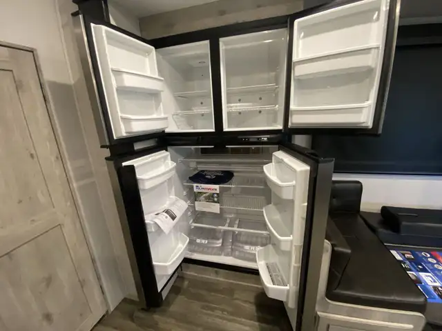 Brand New 2023 Keystone Avalanche 352BH – Priced Below Cost - Photo 16