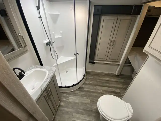 Brand New 2023 Keystone Avalanche 352BH – Priced Below Cost - Photo 19