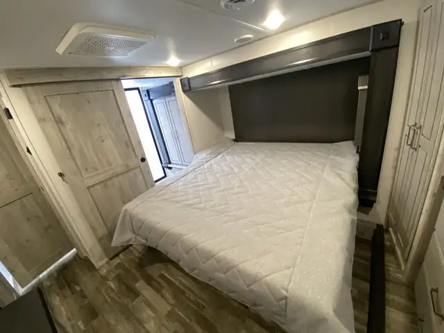 Brand New 2023 Keystone Avalanche 352BH – Priced Below Cost - Photo 21