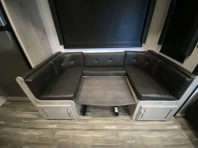 Brand New 2023 Keystone Avalanche 352BH – Priced Below Cost - Photo 22