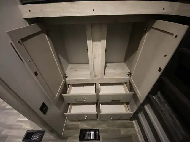 Brand New 2023 Keystone Avalanche 352BH – Priced Below Cost - Photo 27