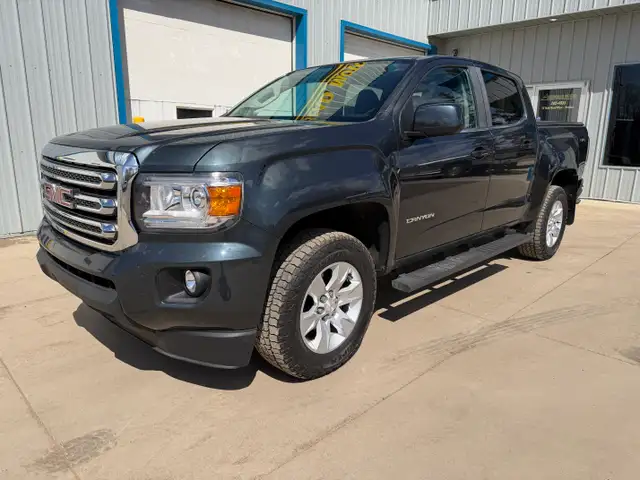 2017 GMC Canyon 4WD SLE - Photo 2
