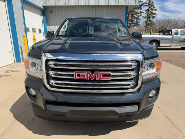 2017 GMC Canyon 4WD SLE - Photo 4