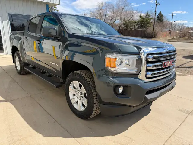 2017 GMC Canyon 4WD SLE - Photo 5