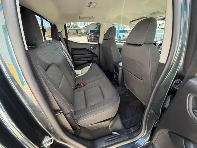 2017 GMC Canyon 4WD SLE - Photo 8