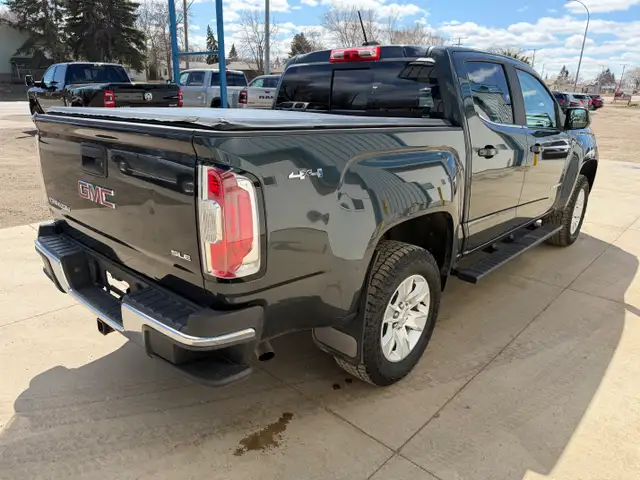 2017 GMC Canyon 4WD SLE - Photo 9