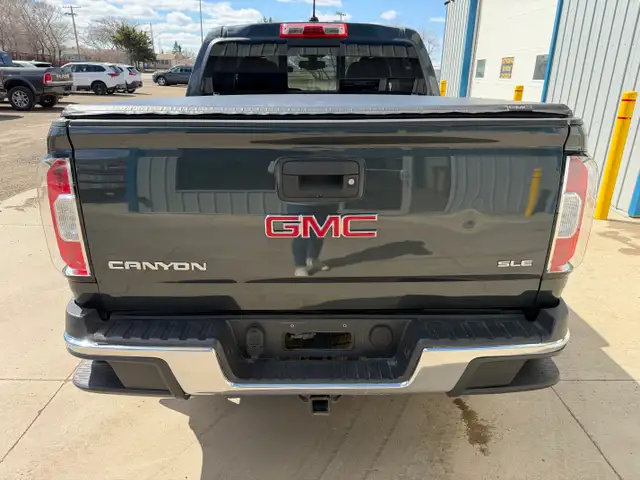 2017 GMC Canyon 4WD SLE - Photo 10