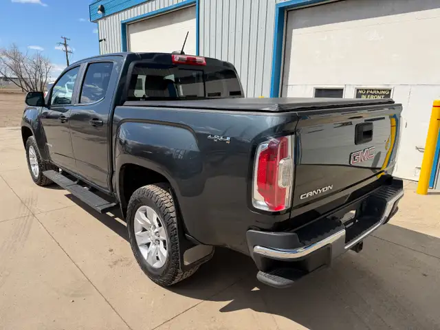 2017 GMC Canyon 4WD SLE - Photo 12